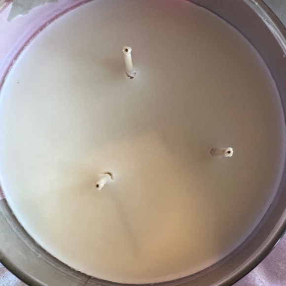 Bath & Body Works**PRETTY in PINK**Valentine's Day*Cherry*Almond 3 Wick Candle - Picture 3 of 3